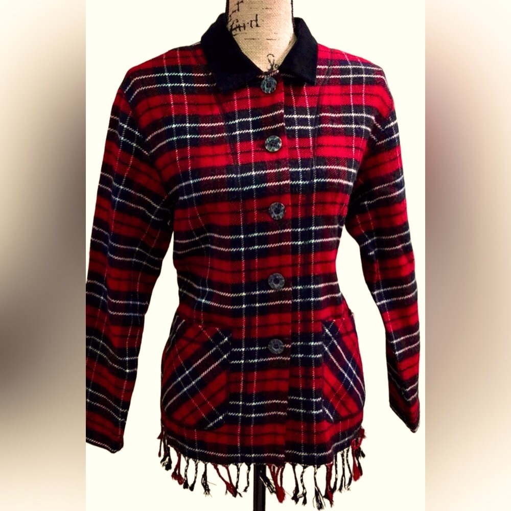 Vintage “TY Original Wear”  Plaid Jacket w/Velvet Collar
Excellent New Condition